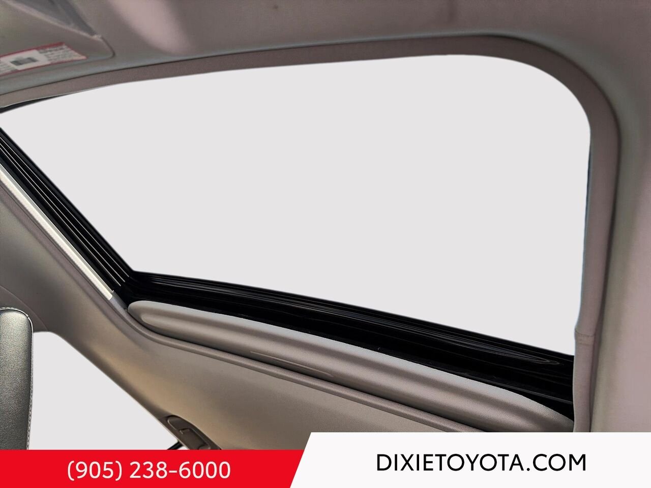 2024 Toyota RAV4 Hybrid XLE PREMIUM AWD / CLEAN CARFAX / HEATED SEATS / MOONROOF / ALLOY WHEELS / CARPLAY AND ANDROID AUTO Midnight Black Metallic Mississauga - photo #10