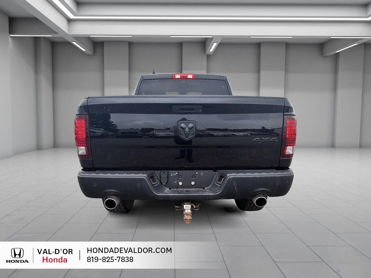 Ram 1500 Classic Warlock Quad Cab 4x4 caisse de 6 pi 4 po 2021 Noir Val-d'Or - photo #2