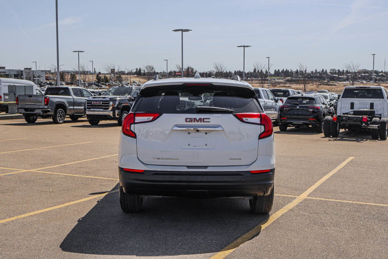 2024 GMC Terrain AWD 4dr SLE White Sherwood Park - photo #6