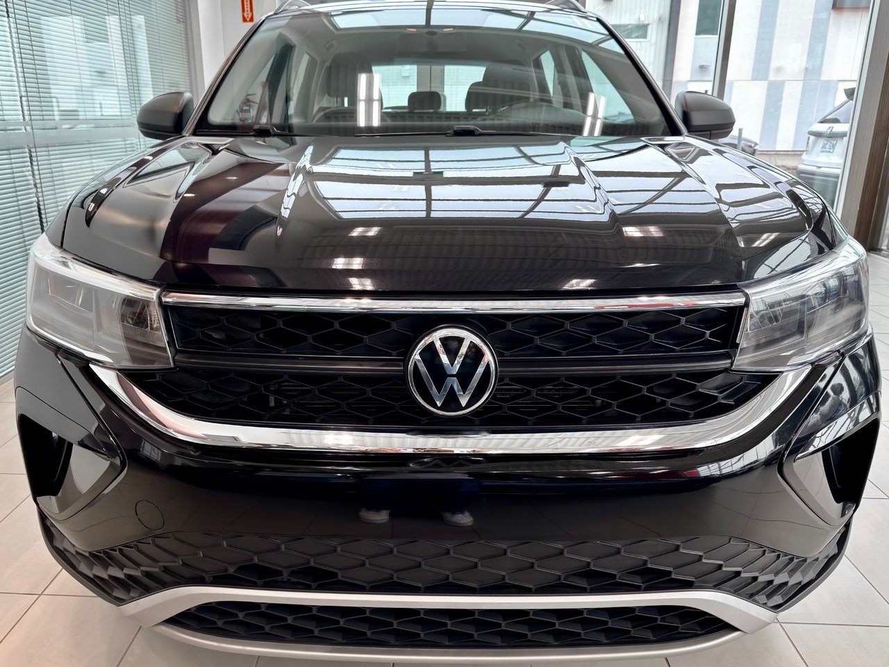 2022 Volkswagen Taos Black Notre-Dame-des-Prairies - photo #5