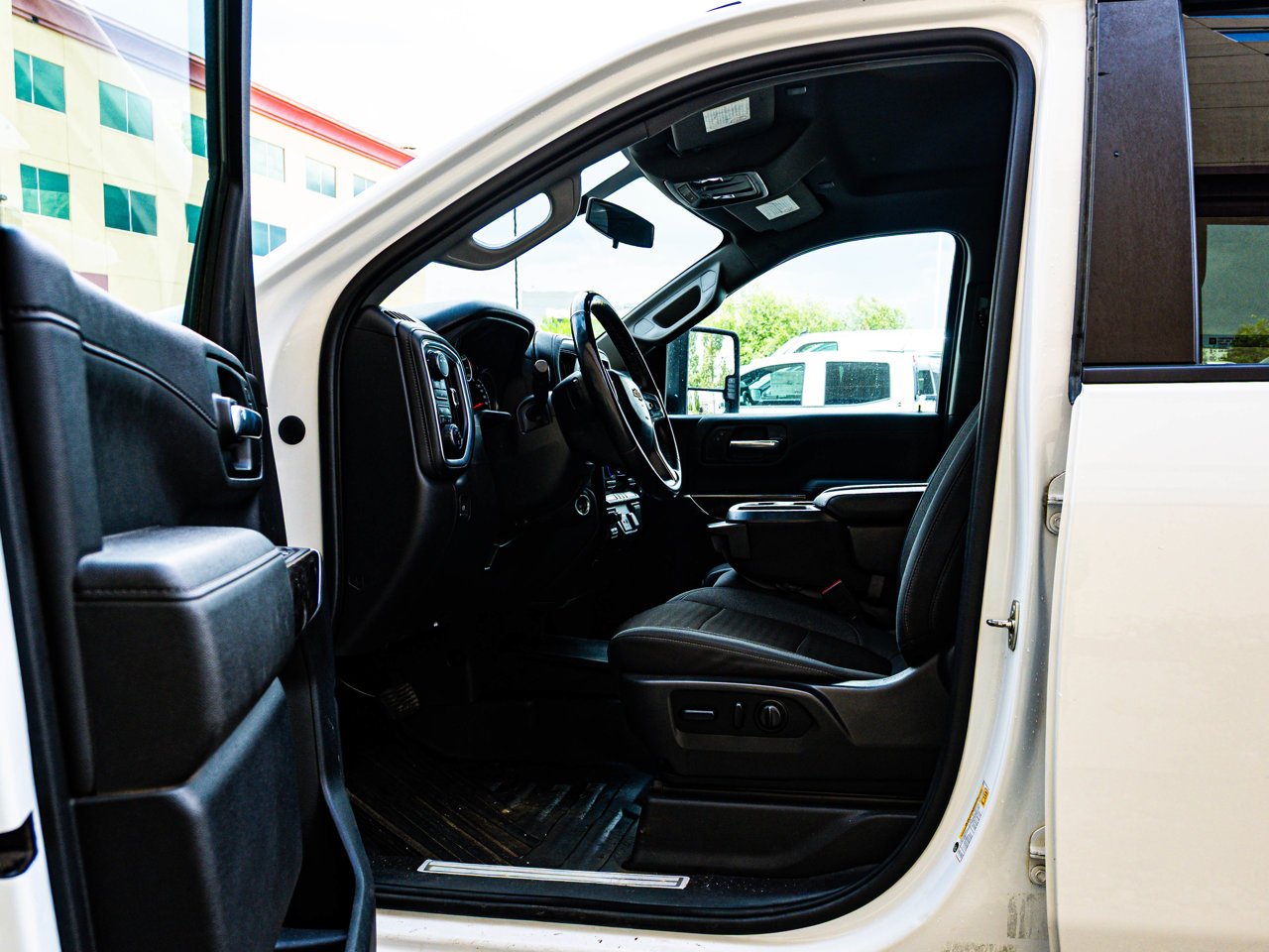 2023 Chevrolet Silverado 2500HD 4WD Crew Cab 159 LT White Sherwood Park - photo #15