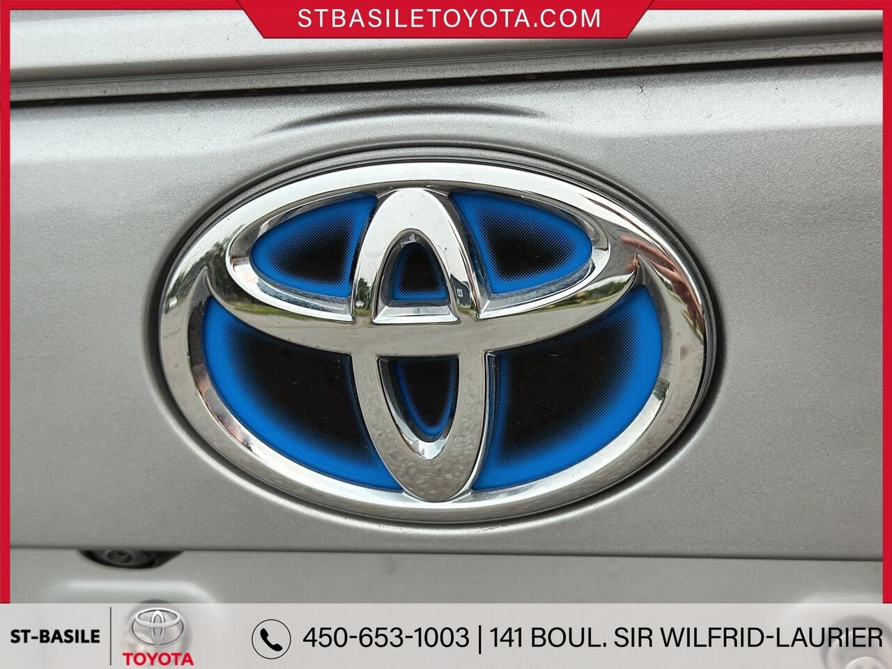 TOYOTA RAV4 Hybride 2023 Ciel argent métallisé avec toit noir Saint-Basile-le-Grand - photo #4