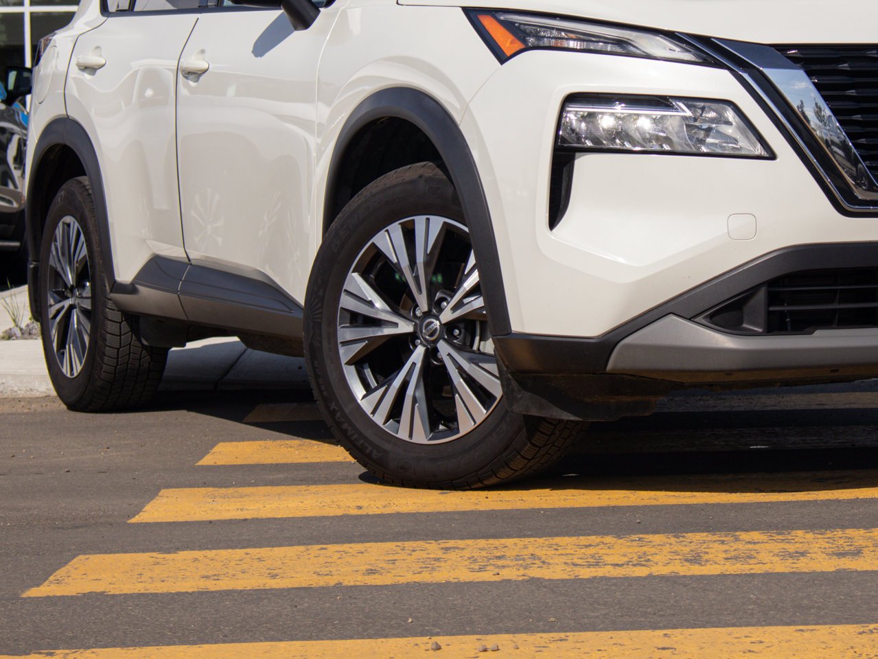 2021 Nissan Rogue AWD SV White Sherwood Park - photo #5