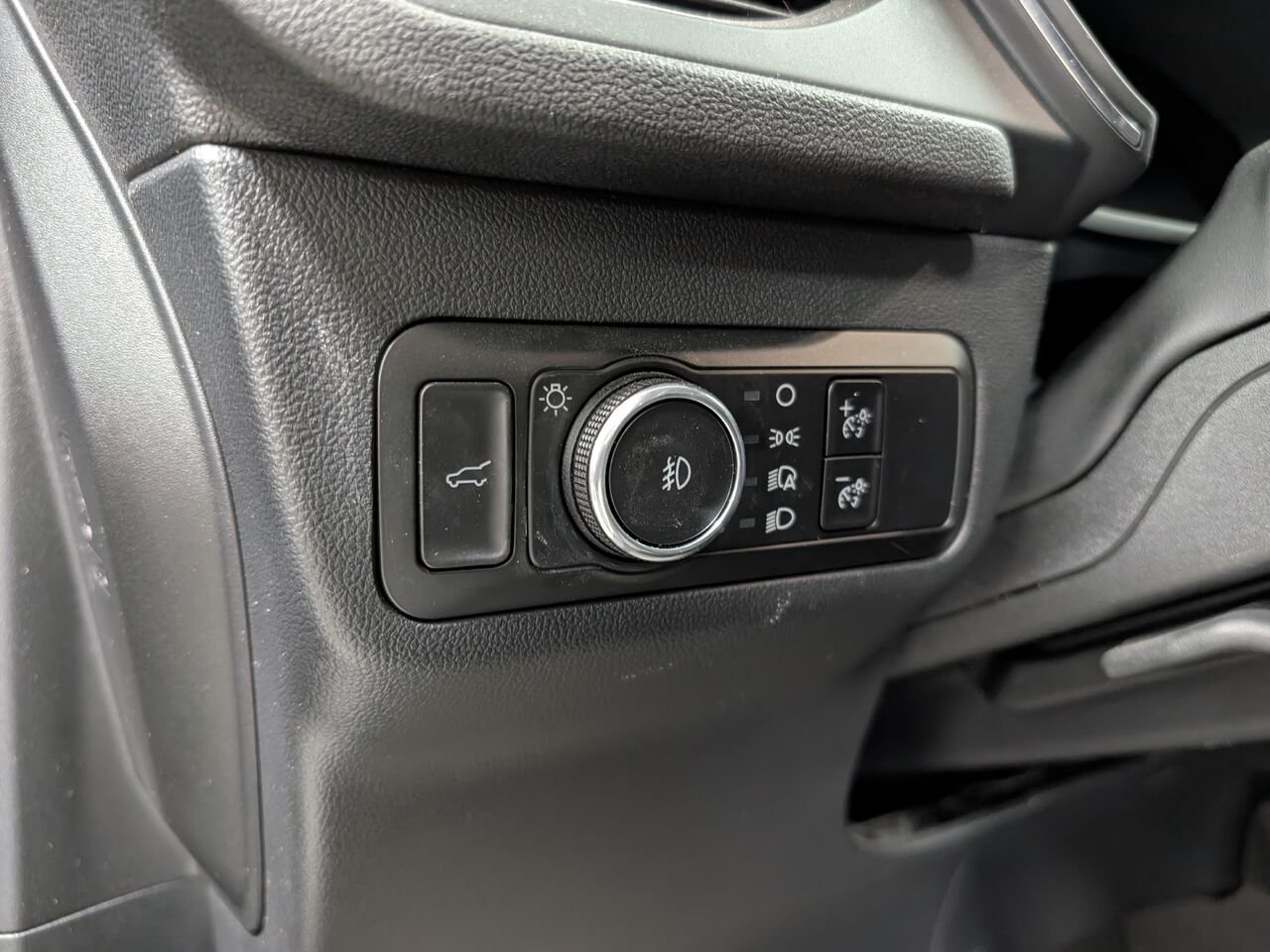 Ford Escape PLATINUM/AWD/SIÈGES CHAUFFANT/VOLANT CHAUFFANT/AC BIZONE 2025 Noir Sherbrooke - photo #11