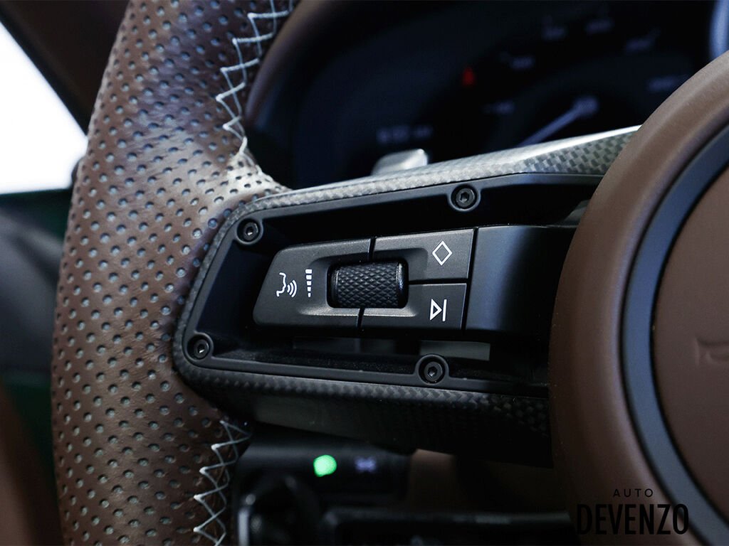 2022 Porsche 911 Green Saint-Eustache - photo #23