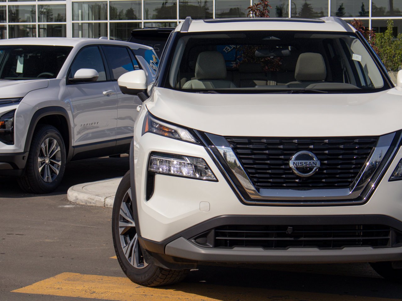 2021 Nissan Rogue AWD SV White Sherwood Park - photo #4