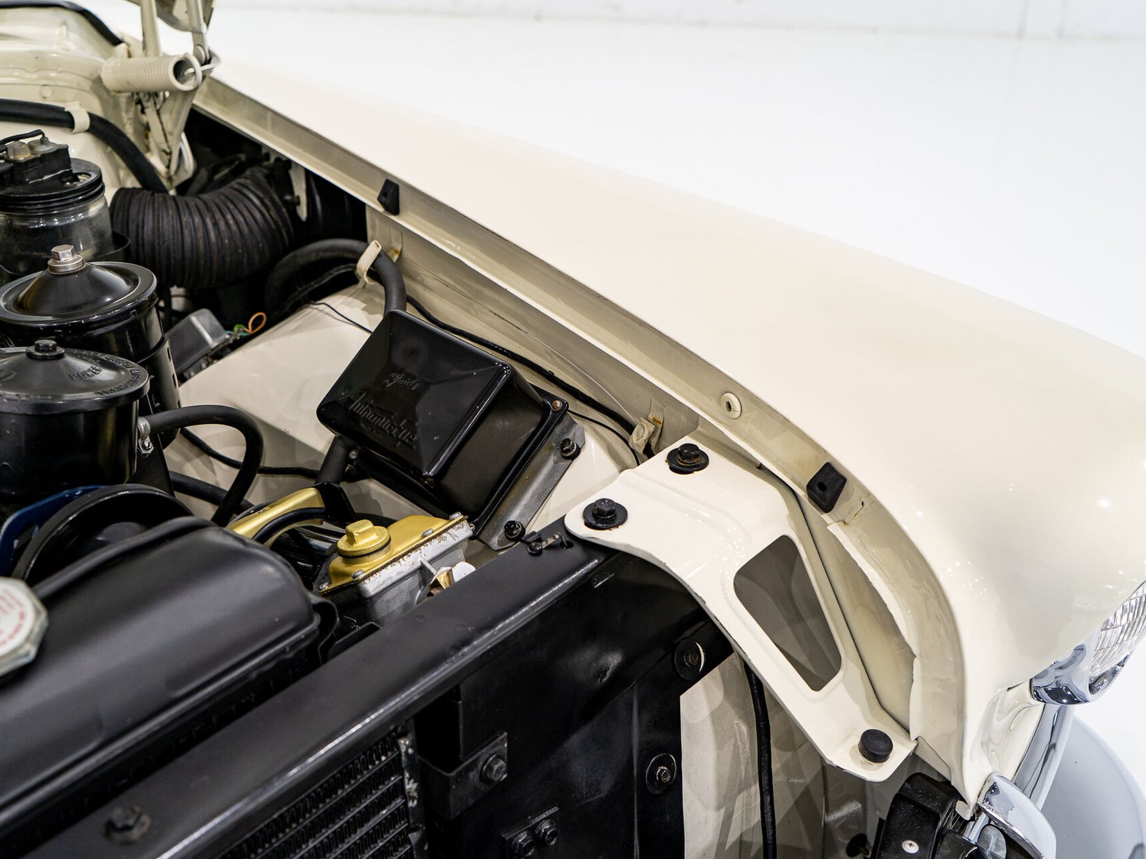 1956 Cadillac Eldorado Seville With Factory A/C | PRIX EN USD White Montreal - photo #21