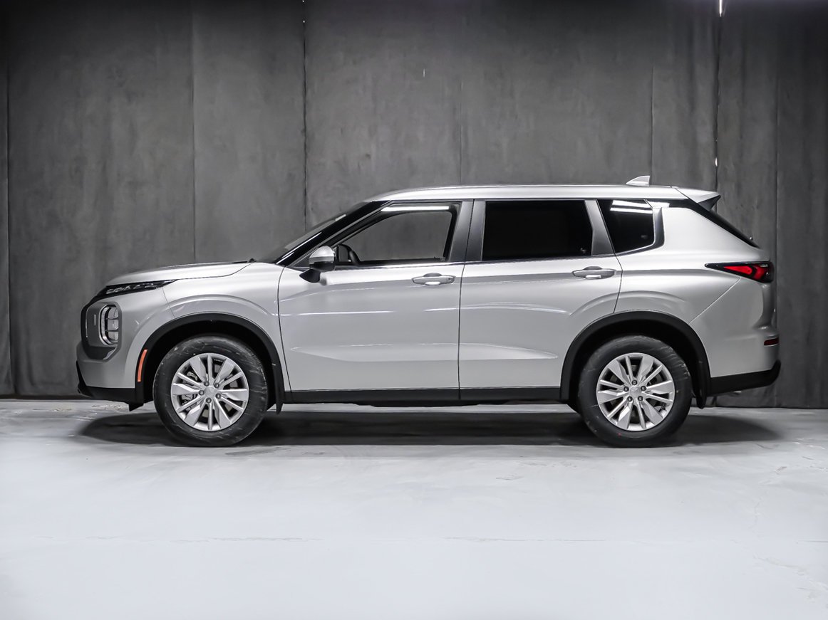 2026 Mitsubishi Outlander ES Graphite Grey Montreal - photo #5