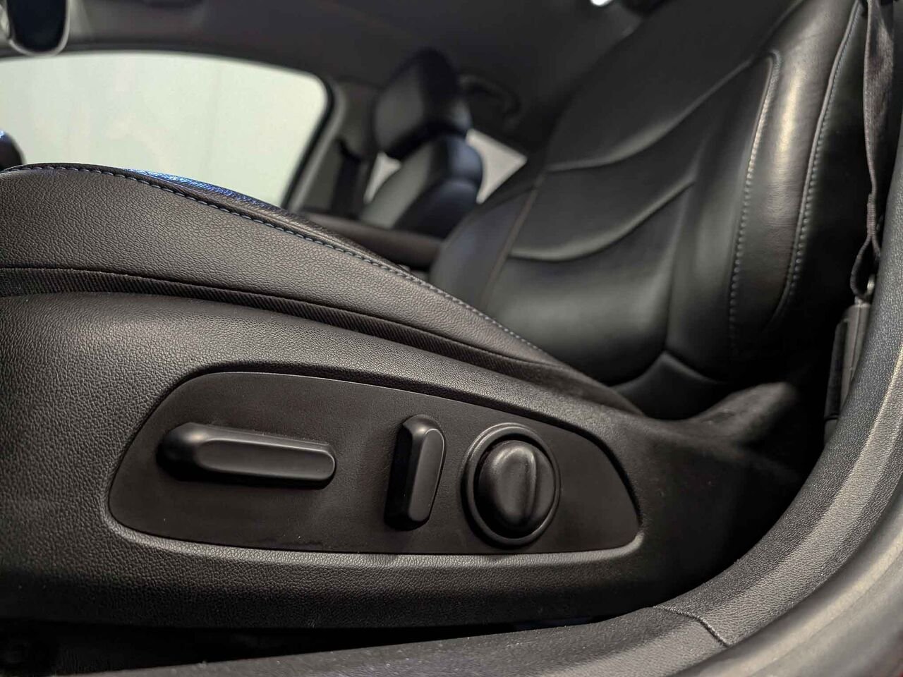 2019 CHEVROLET VOLT LT LT Cuir Bas Kilométrage Red Sherbrooke - photo #8