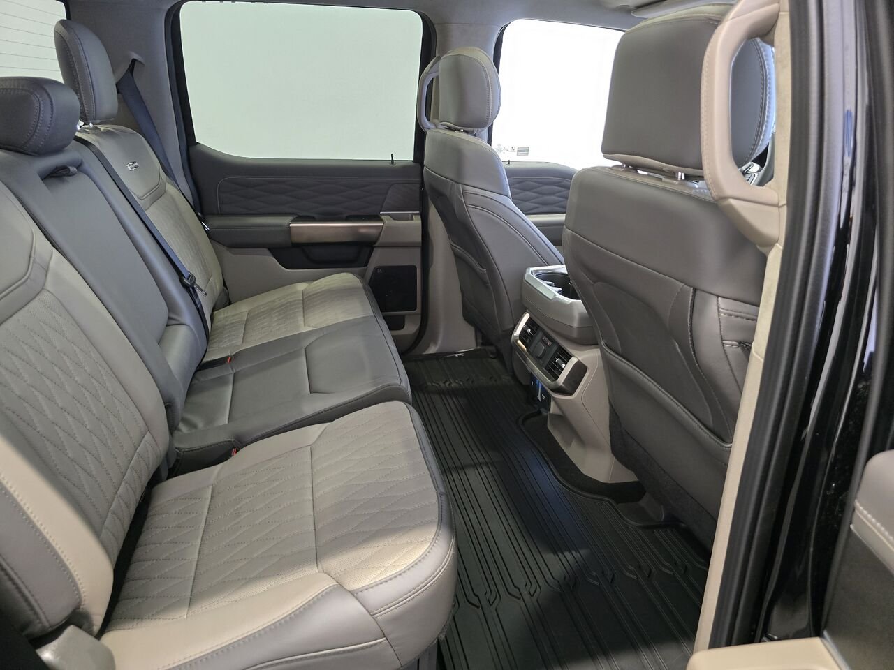 Ford F-150 PLATINUM SUPERCREW 4RM CAISSE DE 5,5 PI 2026 Noir agate métallisé Châteauguay - photo #8