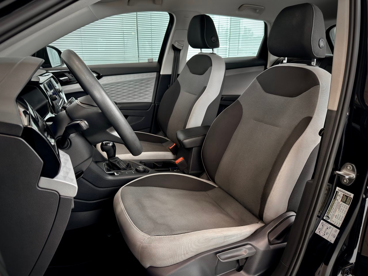 2022 Volkswagen Taos Black Notre-Dame-des-Prairies - photo #14