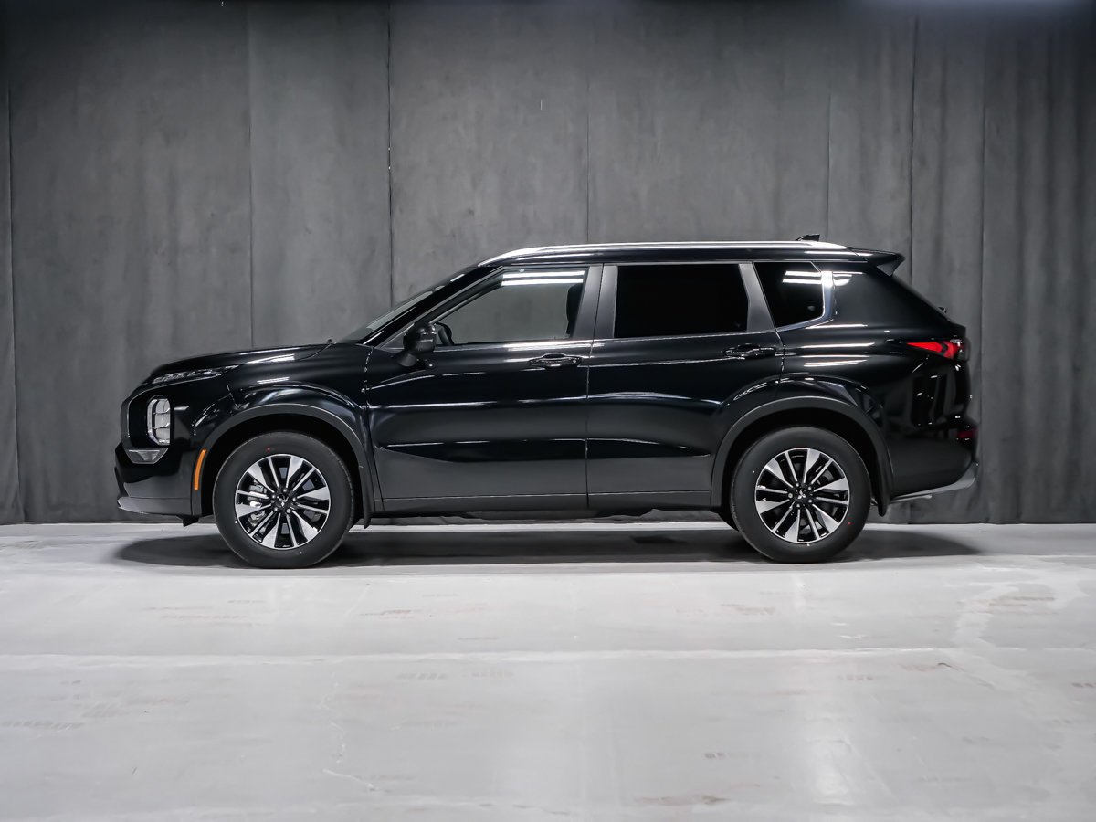 2026 Mitsubishi Outlander LE Black Diamond Montreal - photo #2