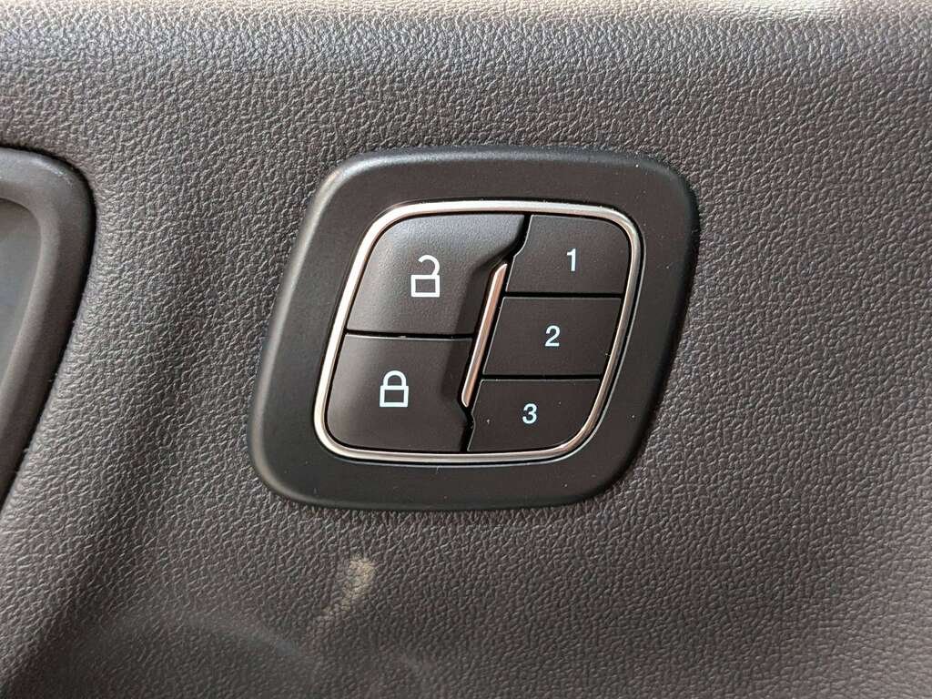 2024 Ford Escape PHEV FWD Black Val-David - photo #33