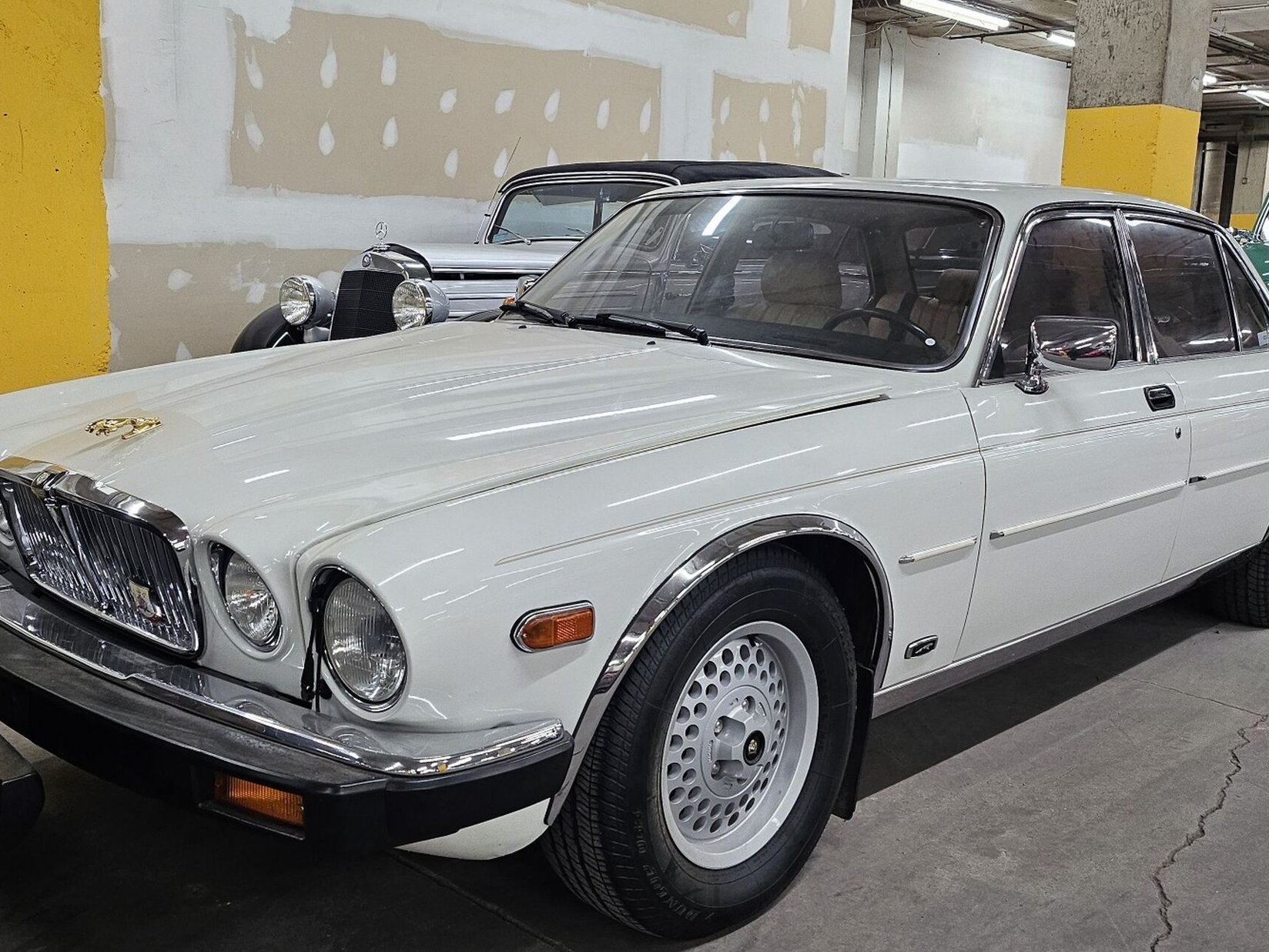 Jaguar XJ12 1989 Blanc Montréal - photo #0