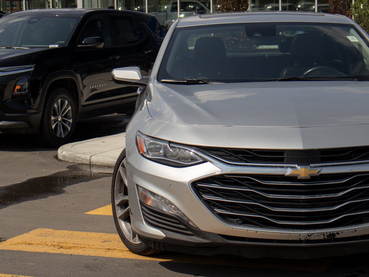2020 Chevrolet Malibu 4dr Sdn Premier White Sherwood Park - photo #4