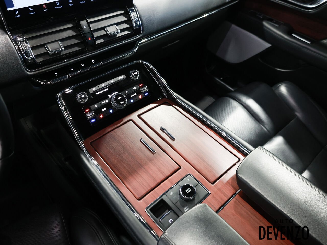 Lincoln Navigator L 2023 Noir Saint-Eustache - photo #16