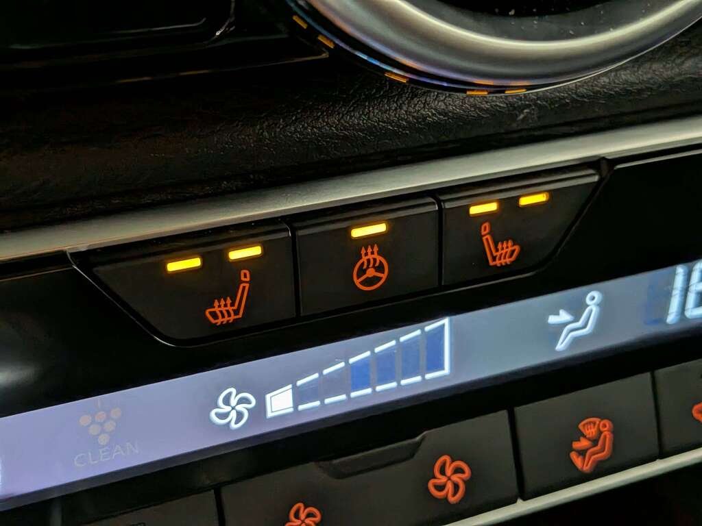 2024 Nissan Sentra SR Manual White Val-David - photo #2