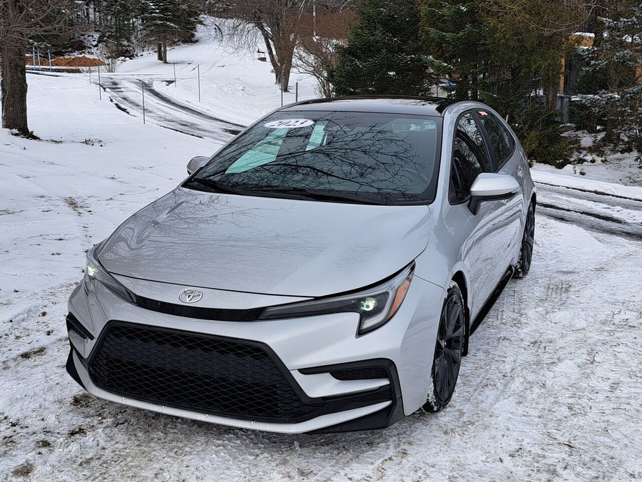 Toyota Corolla 2023 2023 Argent classique métallisé avec toit noir