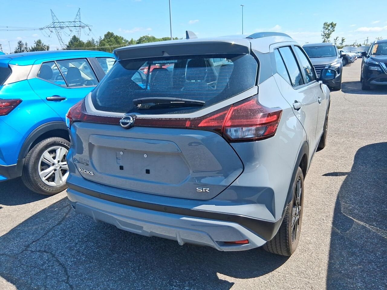 Nissan Kicks SR 2023 Gris Québec - photo #1