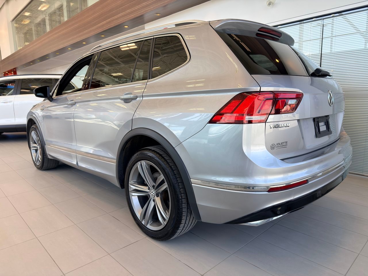 Volkswagen Tiguan 2021 Gris Notre-Dame-des-Prairies - photo #1