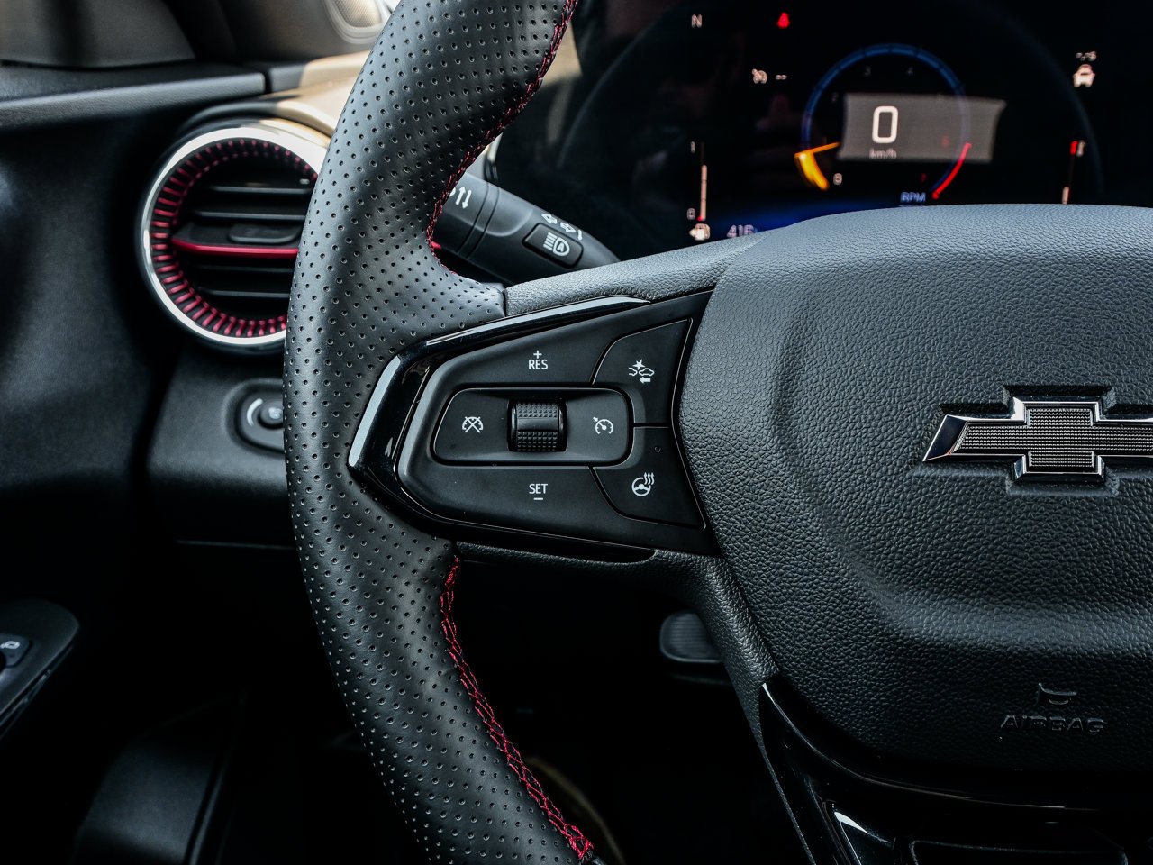 2025 Chevrolet Trax FWD 4dr 2RS Grey Sherwood Park - photo #21