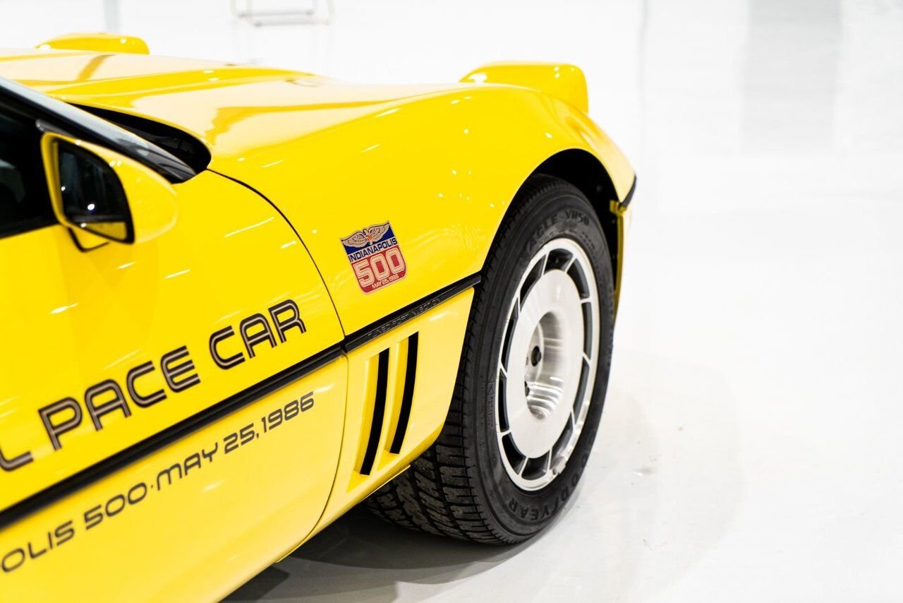 1986 Chevrolet Corvette Pace Car livery with only 17,380km (10,800miles) Yellow Montreal - photo #71