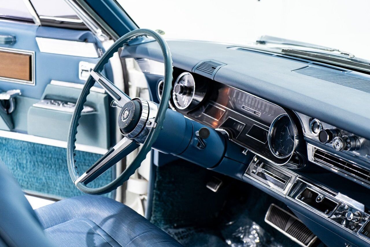 Cadillac Fleetwood **PRICE IN USD** Factory Limo dual AC with only 18,892 miles 1966 Blanc Montréal - photo #83