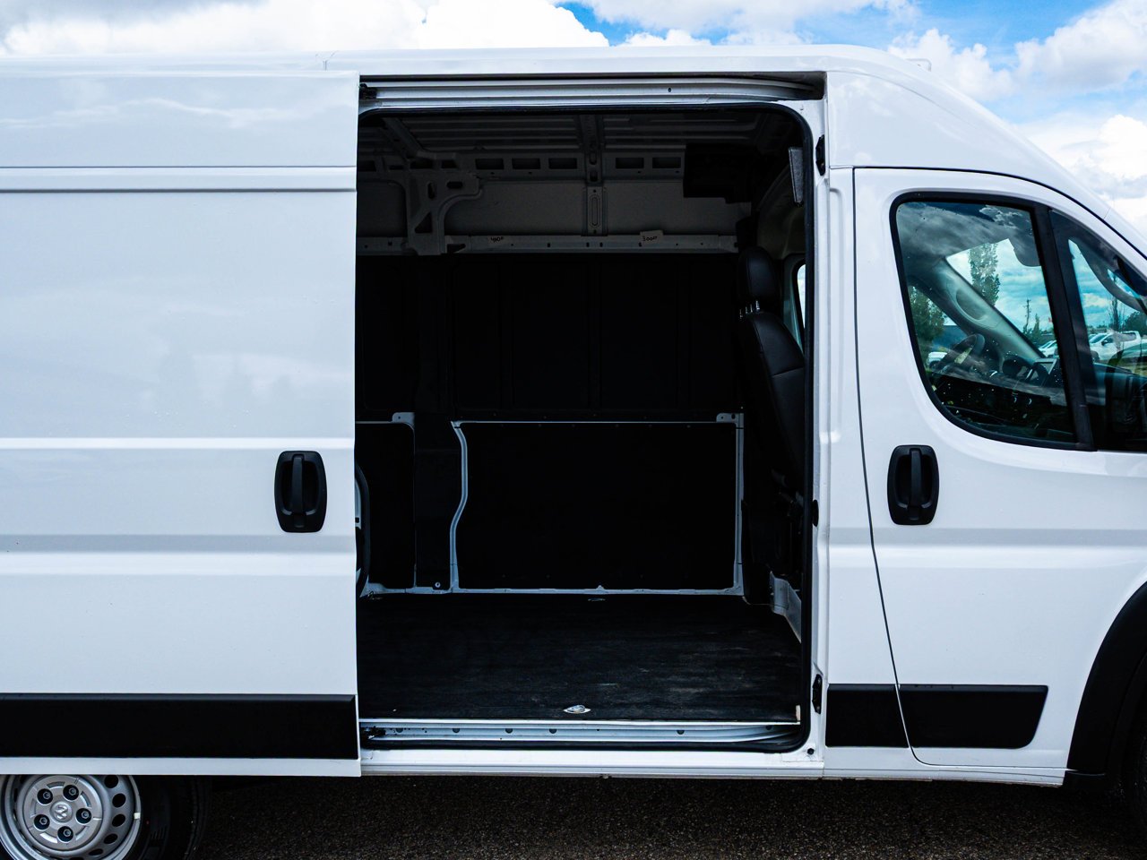 2025 Ram ProMaster Cargo Van Tradesman 2500 High Roof 136 WB w/Pass Seat White Sherwood Park - photo #25