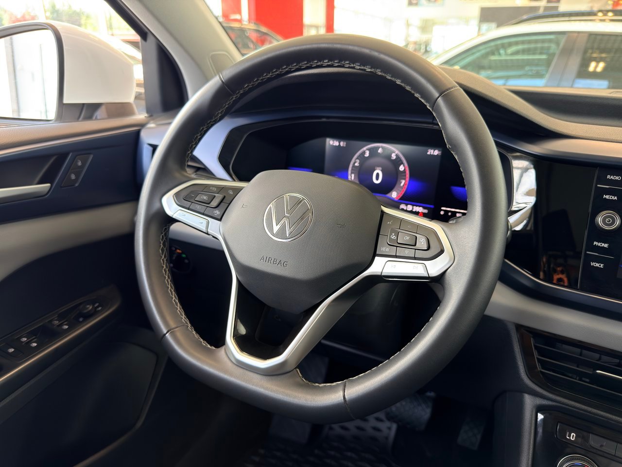 2022 Volkswagen Taos White Notre-Dame-des-Prairies - photo #24