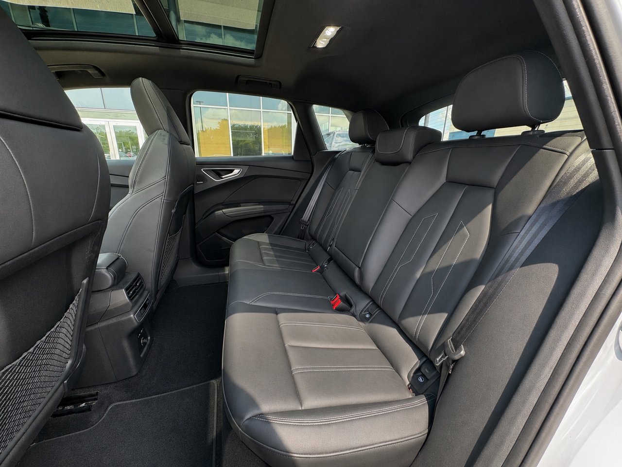 Audi Q4 e-tron 2023 Gris Granby - photo #11