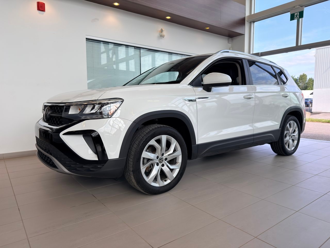 2022 Volkswagen Taos White Notre-Dame-des-Prairies - photo #6