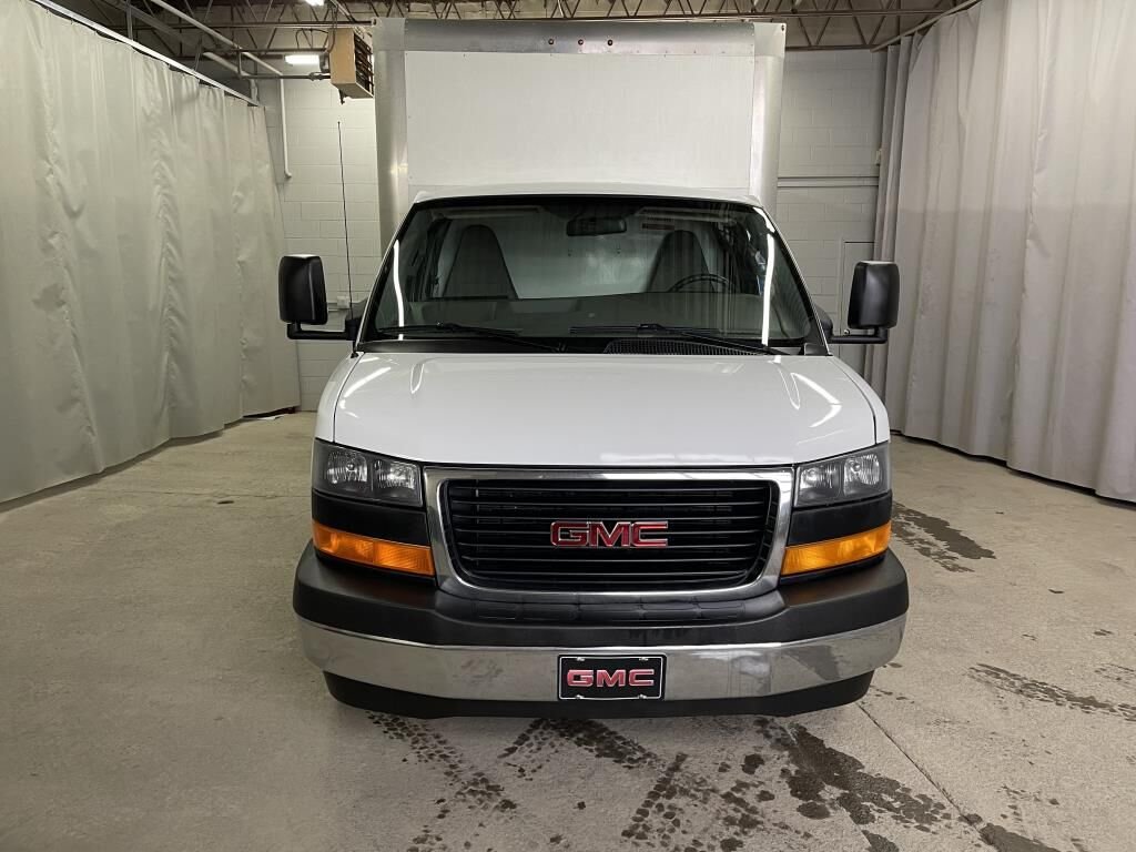 GMC SAVANA FOURGONNETTE TRONQUÉE COMMERCIAL cube 14 pieds 2019 Blanc Rivière-du-Loup - photo #1