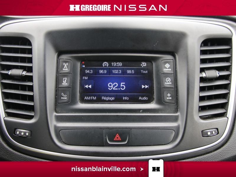 2015 Chrysler 200 White Laval - photo #16