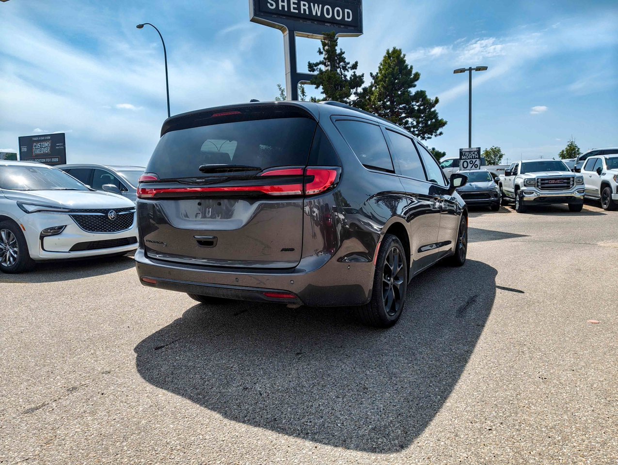 2023 Chrysler Pacifica Touring L AWD Grey Sherwood Park - photo #4