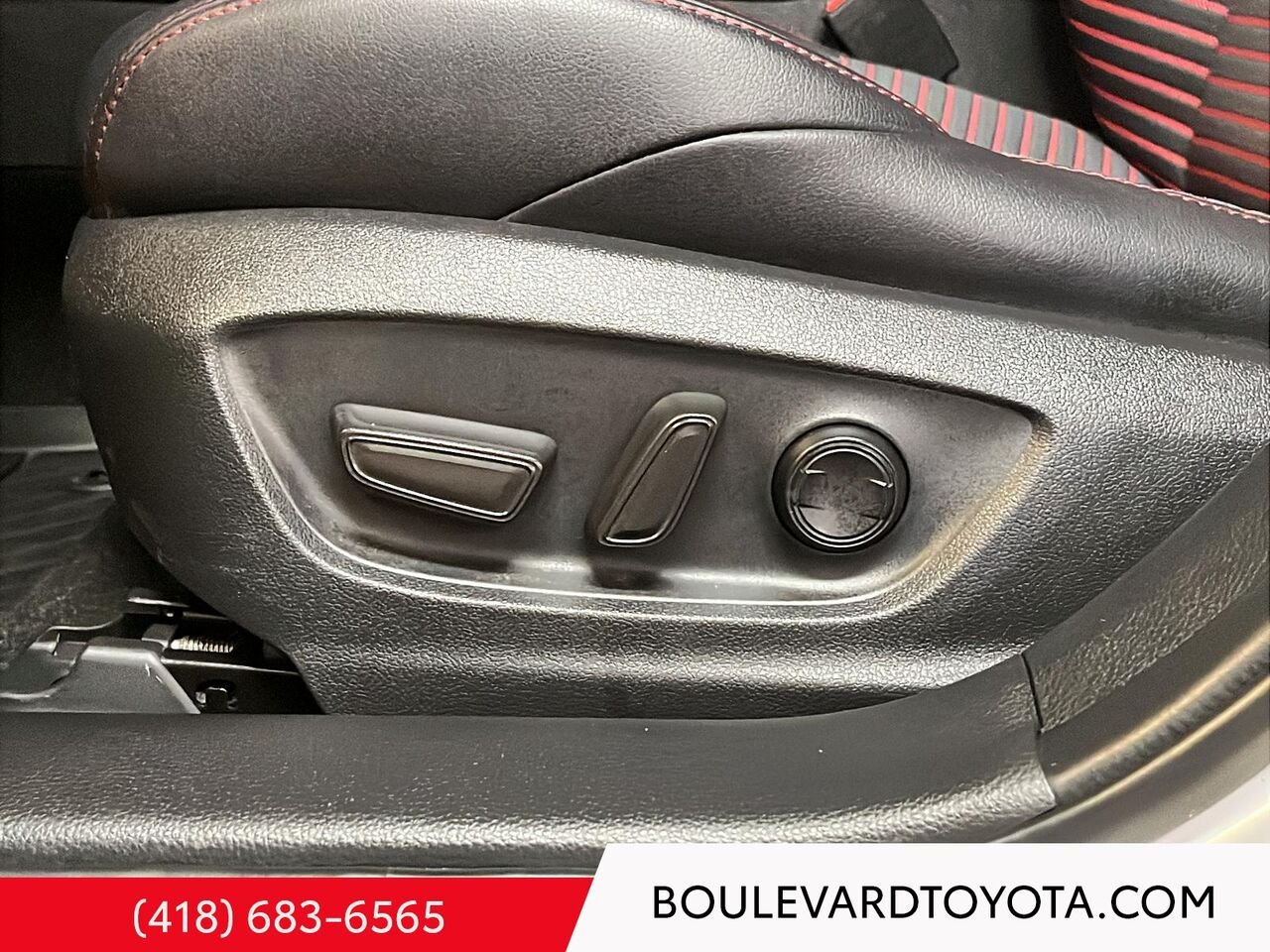 Toyota Corolla 100128A-004 | HYBRIDE XSE, AWD 2024 Argent Québec - photo #9