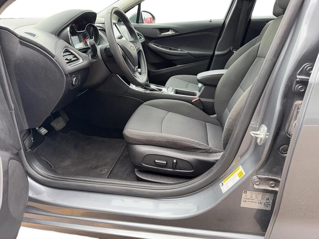 2018 Chevrolet Cruze VIN 1G1BE5SMXJ7122938 Grey Baie-Comeau - photo #8