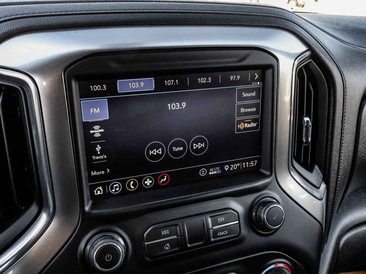 2020 Chevrolet Silverado 1500 4WD Crew Cab 147 RST White Sherwood Park - photo #29