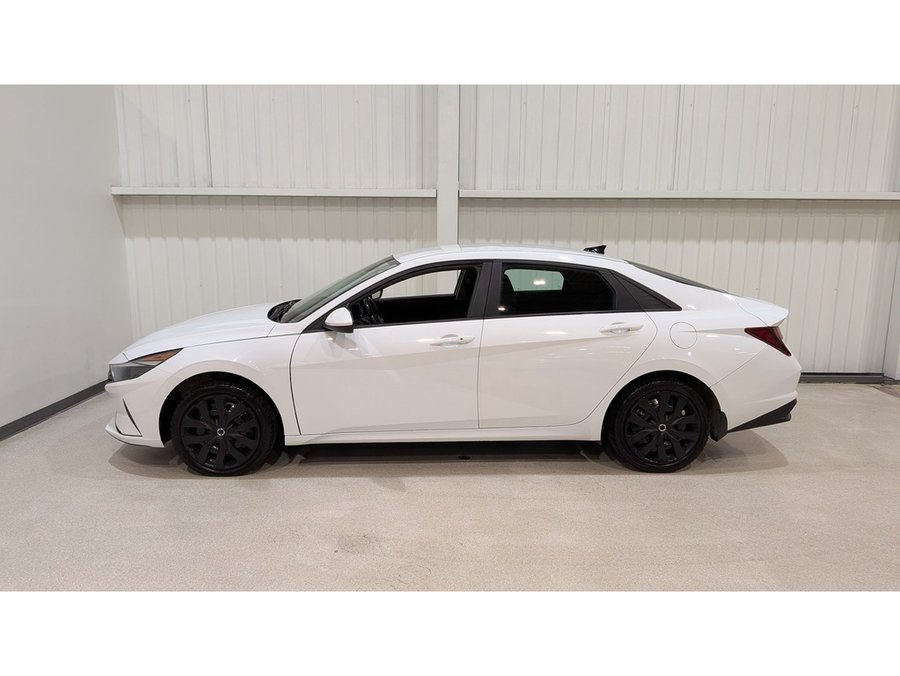 2022 Hyundai Elantra White