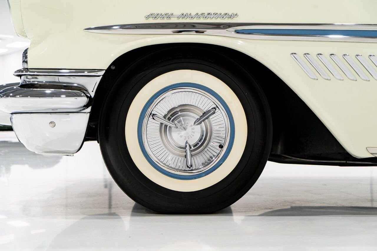 1957 Pontiac Bonneville *PRICE IN USD* Fuel injected 347/315HP 1 of 630 produced White Montreal - photo #49