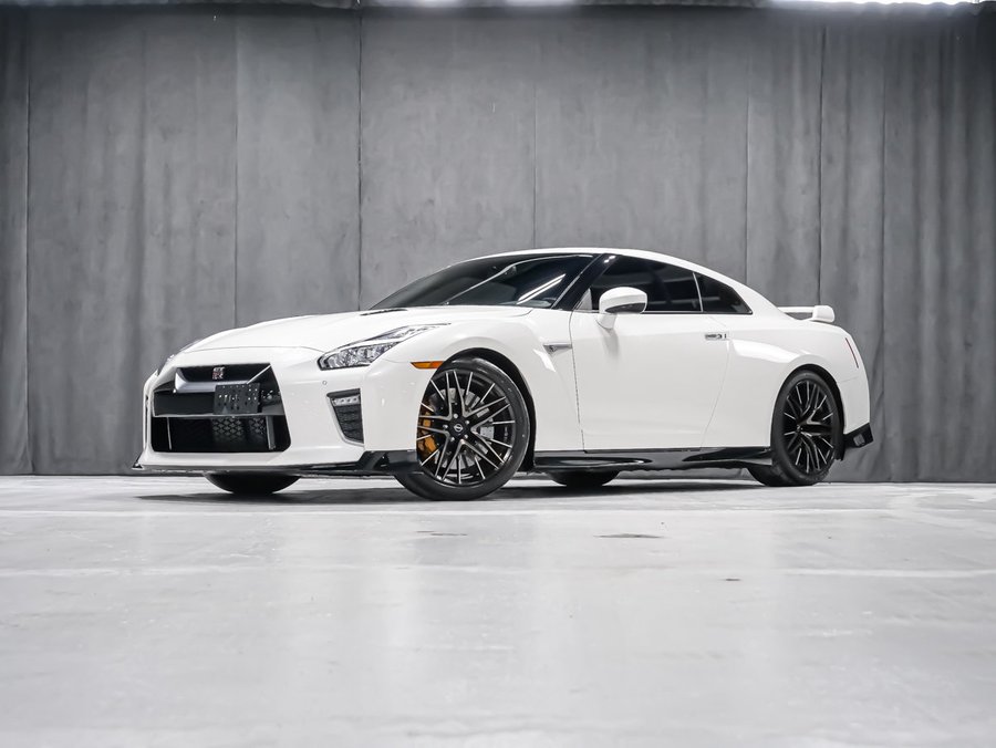 2023 Nissan GT-R PREMIUM White