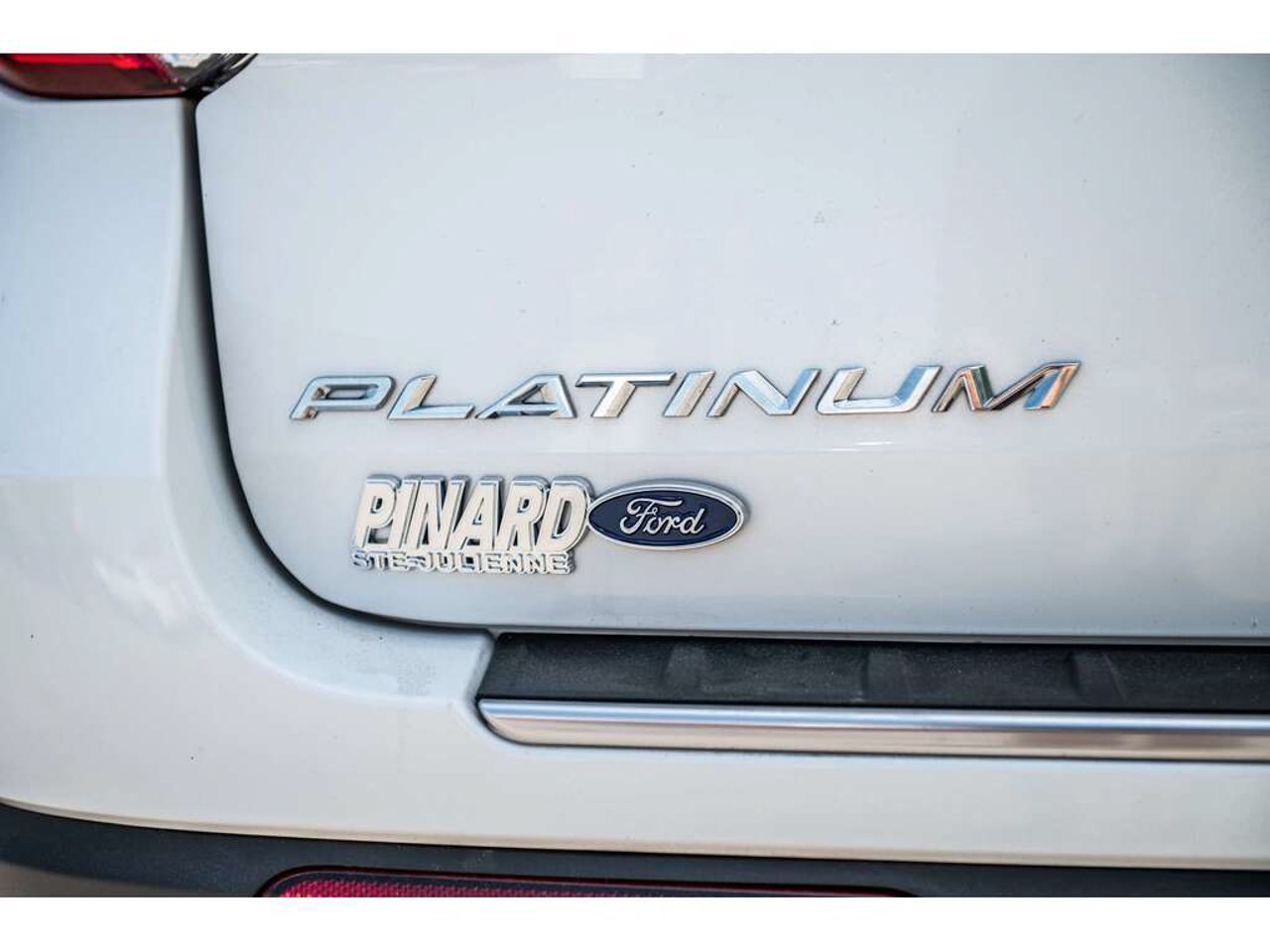 Ford Explorer 2023 Blanc Sainte-Julienne - photo #9
