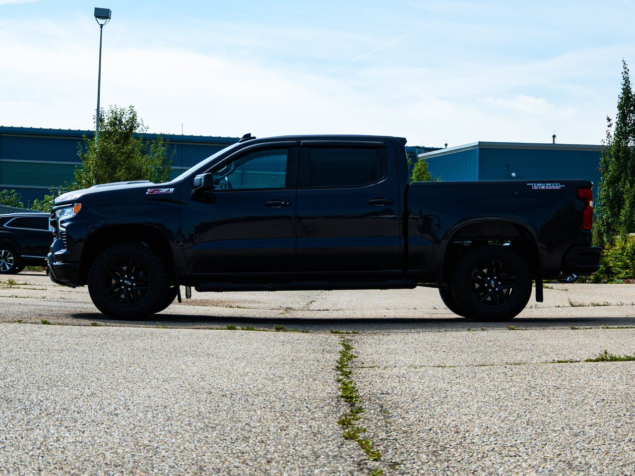 2022 Chevrolet Silverado 1500 4WD Crew Cab 147 LT Trail Boss Black Sherwood Park - photo #9