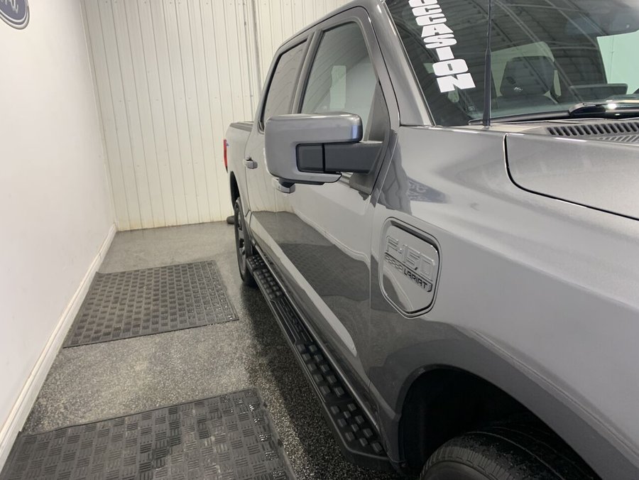 2022 Ford F-150 Lightning 2022 Grey