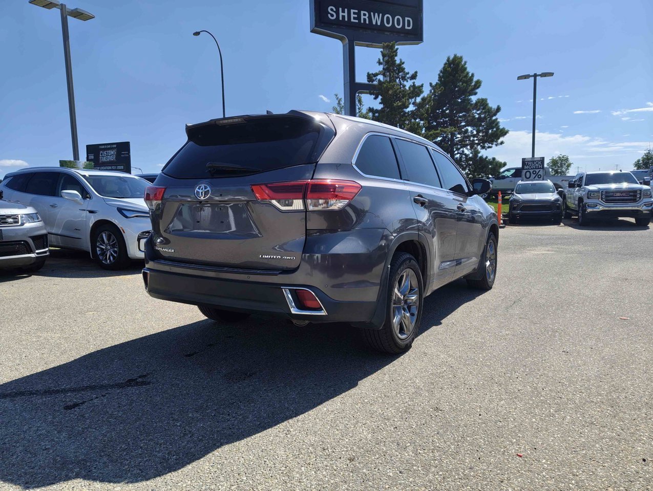 2018 Toyota Highlander AWD Limited gray Sherwood Park - photo #4