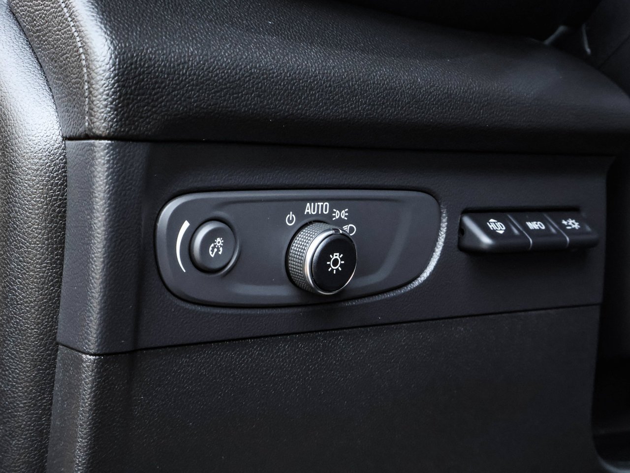 2022 Buick Envision AWD 4dr Avenir Red Sherwood Park - photo #20