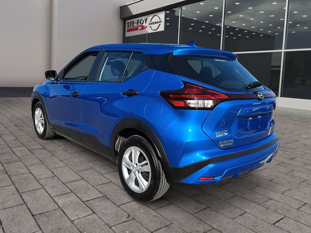 2024 Nissan Kicks S TA Blue Québec - photo #3