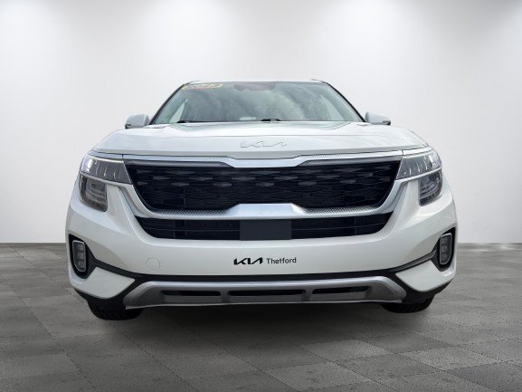 Kia Seltos 2023 Blanc Thetford Mines - photo #1
