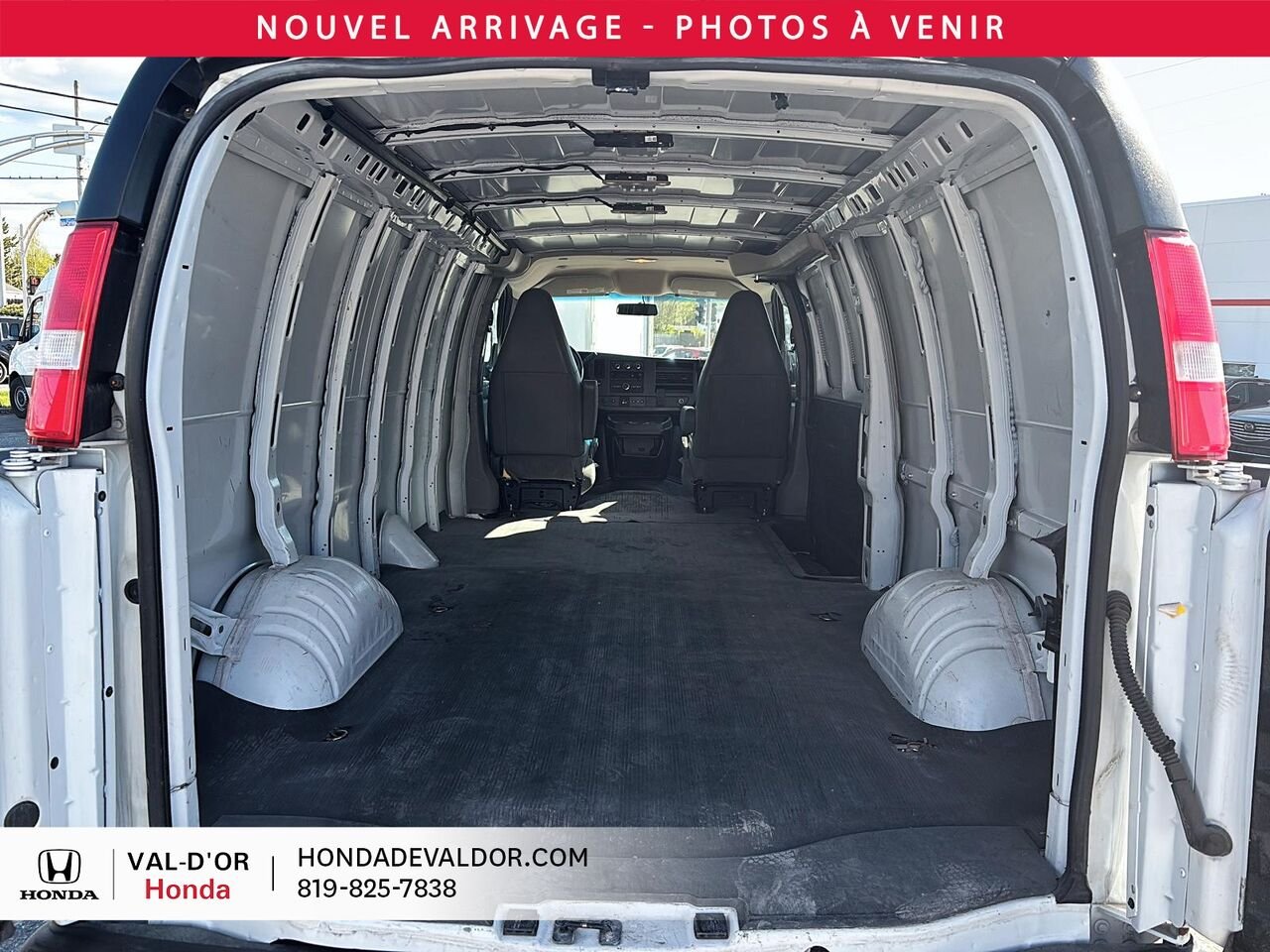 GMC Fourgonnette Savana utilitaire Traction arrière 2500 155 po 2024 Blanc Val-d'Or - photo #5
