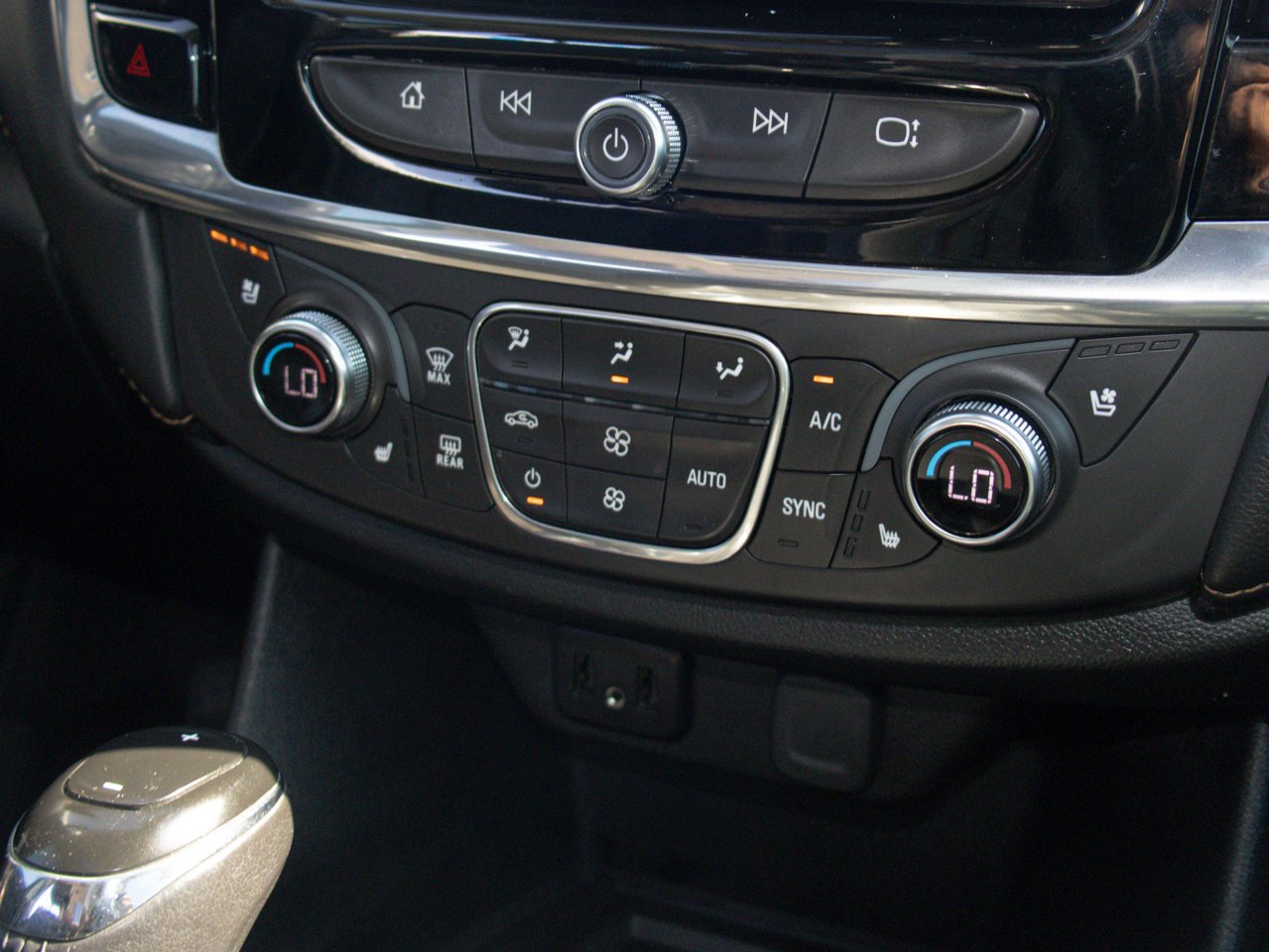 2019 Chevrolet Traverse AWD 4dr Premier w/1LZ Grey Sherwood Park - photo #29