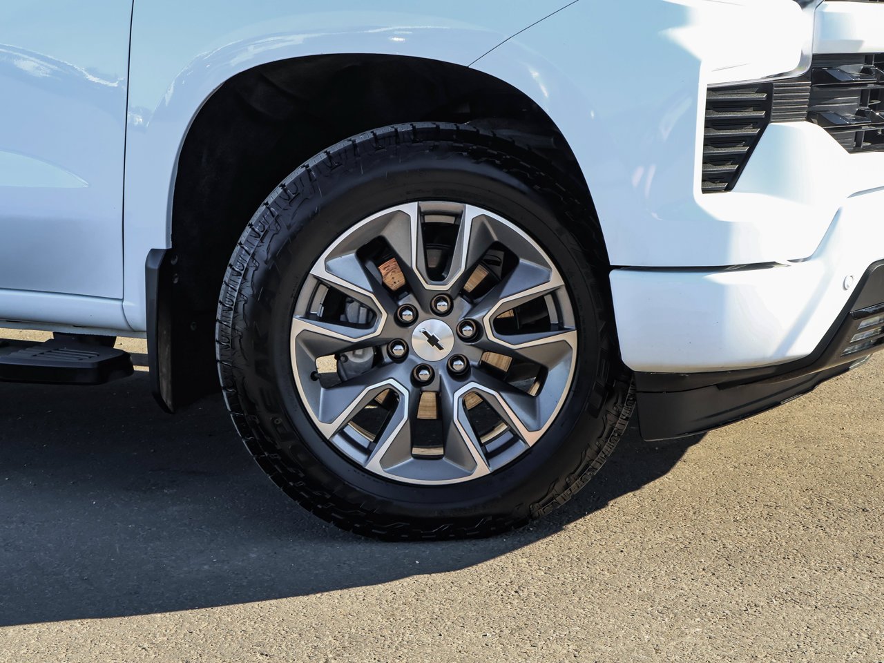 2024 Chevrolet Silverado 1500 4WD Crew Cab 147 RST White Sherwood Park - photo #10